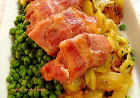 Lomo de cerdo ahumado con guarnición de patatas y guisantes Lomo de cerdo ahumado con guarnición de patatas y guisantes