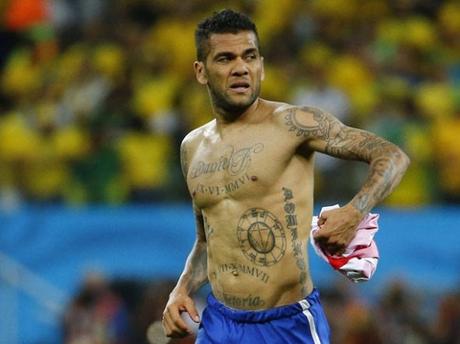 Los futbolistas más tatuados del Mundo Dani Alvés y sus tatuajes.