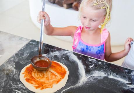 pizza-making-class-Movenpick-boracay-Philippines ▷ Comente sobre 9 consejos: cómo manejar a los comedores delicados cuando viaja con niños por Mitch