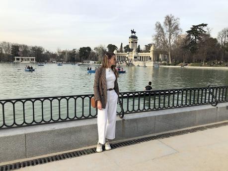 Blazer & Total White Look