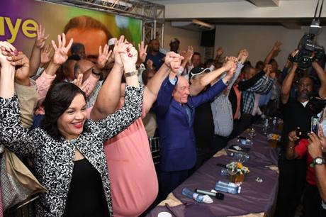 En Azua dirigentes y miembros del PLD apoyan eventual reelección de Danilo Medina.