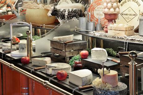 Les Grands Buffets, una experiencia gastronómica de lujo en forma de buffet libre les grands buffets quesos