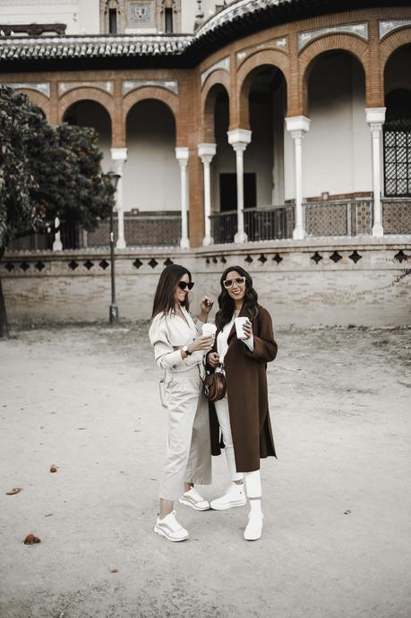 two girls outfit sevilla