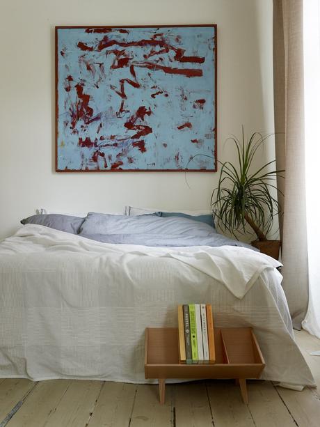 Personalidad RetroChic con molduras y un sofisticado blanco.