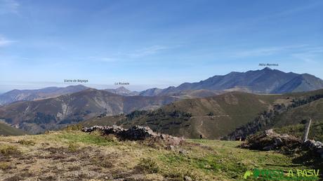Vista de Peña Manteca y la Sierra de Begega desde el Pico Brañasín