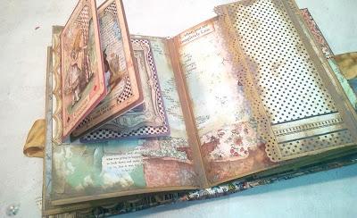 Alice in Wonderland, un álbum/libro precioso Alice in Wonderland, un álbum/libro precioso