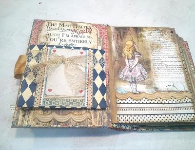 Alice in Wonderland, un álbum/libro precioso Alice in Wonderland, un álbum/libro precioso