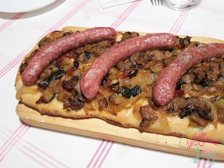 COCA TIPO RECAPTE CON SALCHICHAS COCA TIPO RECAPTE CON SALCHICHAS