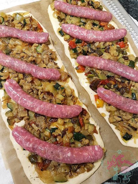 COCA TIPO RECAPTE CON SALCHICHAS COCA TIPO RECAPTE CON SALCHICHAS