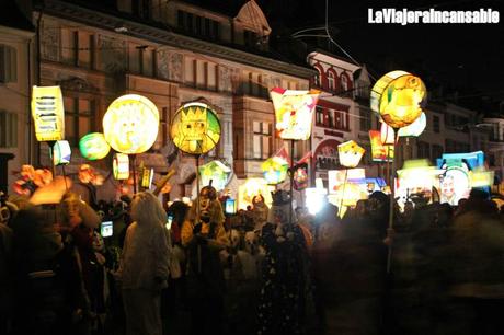 El Fasnacht de Basilea | Flautín en mano, linterna en la cabeza: esto es el Morgestraich El Fasnacht de Basilea | Flautín en mano, linterna en la cabeza: esto es el Morgestraich