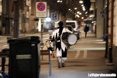 El Fasnacht de Basilea | Flautín en mano, linterna en la cabeza: esto es el Morgestraich