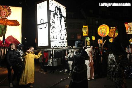 El Fasnacht de Basilea | Flautín en mano, linterna en la cabeza: esto es el Morgestraich