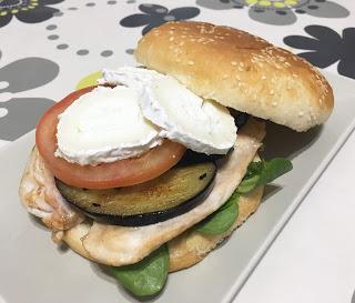 Hamburguesa de pollo y berenjena Hamburguesa de pollo y berenjena