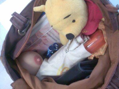 ¿Qué lleva una madre en su bolso? ¿Qué lleva una madre en su bolso?