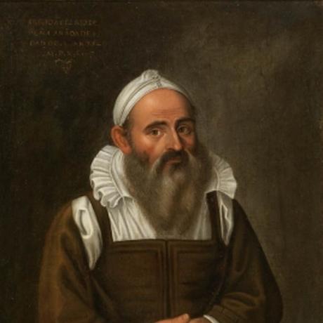 La imagen puede contener: una persona, barba