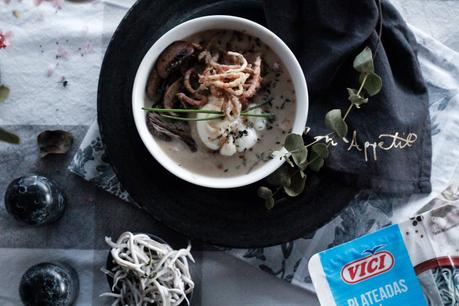 Crema de setas , crujiente de plateadas y huevo poché Crema de setas , crujiente de plateadas y huevo poché