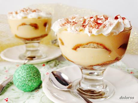 Postre cremoso  de turrón de jijona  tipo  tiramisú