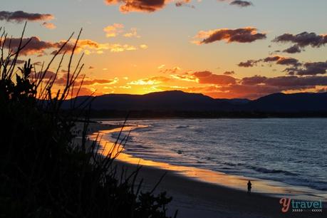 Byron-Bay-sunset ▷ Comente en 5 impresionantes playas de Byron Bay que debe poner un pie por turismo en Byron Bay, Australia | Buckpacker