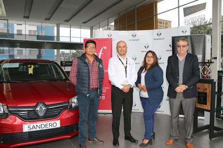 Renault y la Alianza Francesa premiaron a estudiante ecuatoriano con un vehículo Sandero