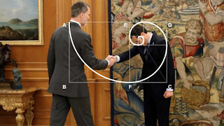 A la izquierda, un rey; a la derecha, un vasallo.