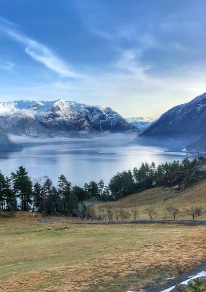 Fotos-de-Hardanger-en-Noruega-lago-en-la-carretera ▷ 10 razones principales para viajar por el fiordo noruego en invierno