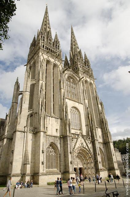 Quimper catedral visitar Bretaña Francia viaje en coche