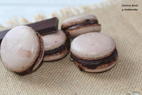 MACARONS RELLENOS DE CREMA DE CHOCOLATE Y MIEL