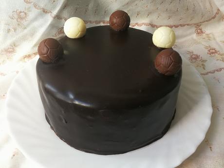 TARTA DE CHOCOLATE TIPO SACHER