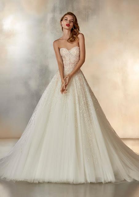 El brillo de la luz de las estrellas inspira la nueva colección de Atelier Pronovias 2020