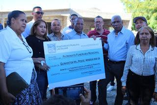 Alcaldesa de Salinas, Jeni Terrero, da picazos para construcción de obras