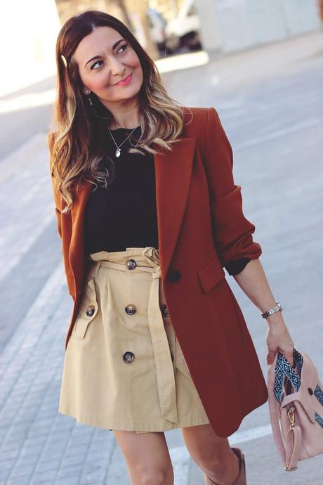 Cómo combinar una falda gabardina Cómo combinar una falda gabardina