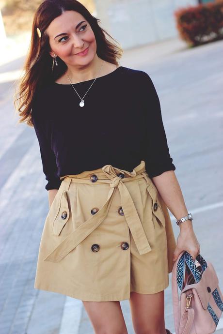 Cómo combinar una falda gabardina Cómo combinar una falda gabardina