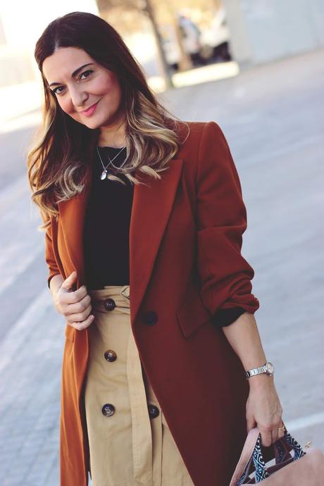 Cómo combinar una falda gabardina Cómo combinar una falda gabardina