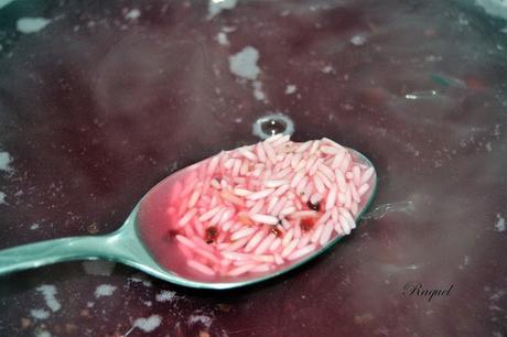 Arroz rosa con sepia a la plancha