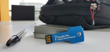 pendrives personalizados para colegios y universidades