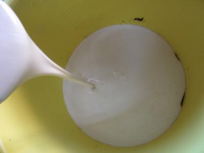Volcar el relleno de quesos Triple cheescake olla GM