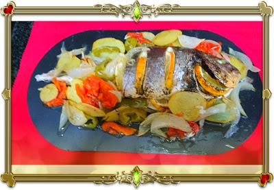 BESUGO AL HORNO CON VERDURAS Y PATATAS