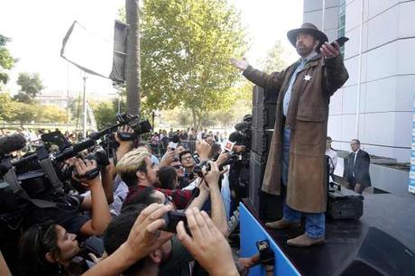 Chuck Norris aterrizo en Chile para protagonizar spot publicitario