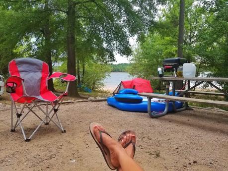 Satterwhite-Point-campsite-Kerr-Lake-NC-14 ▷ Comente sobre 52 maneras de ahorrar dinero en los viajes Cómo ahorrar dinero y cocinar comidas saludables mientras viaja - The Thrifty Issue