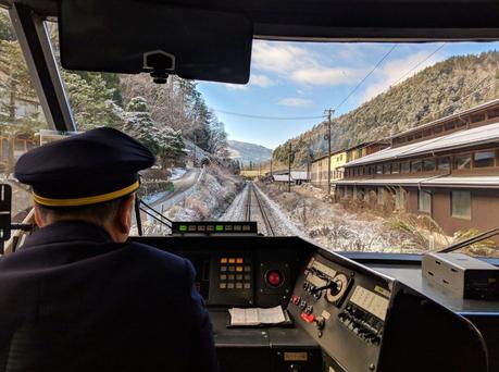 ▷ ¿Cómo es viajar en Japón? Train-in-winter-in-Japan.jpg.optimal ▷ ¿Cómo es viajar en Japón?