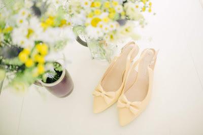 Zapatos de novia con lazo en color amarillo
