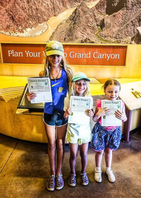 junior-ranger-program-grand-canyon ▷ Comente los mejores consejos para planear un viaje al Gran Cañón con niños haciendo rafting en el río Colorado en el Gran Cañón con Hatch River Expeditions