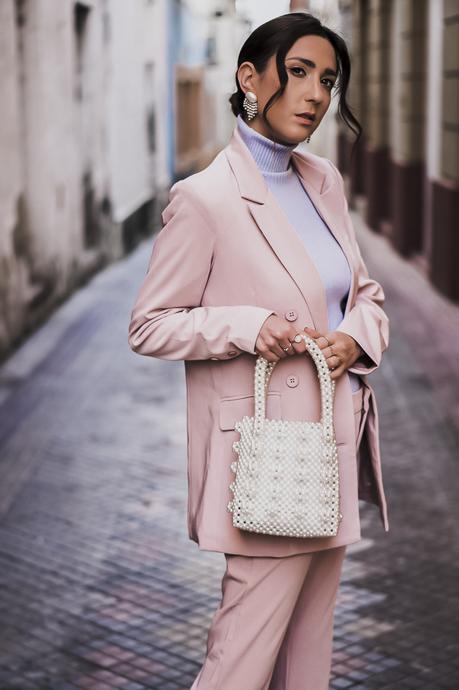 Tendencias Primavera - Traje de dos piezas y video de looks casuales bolso perlas