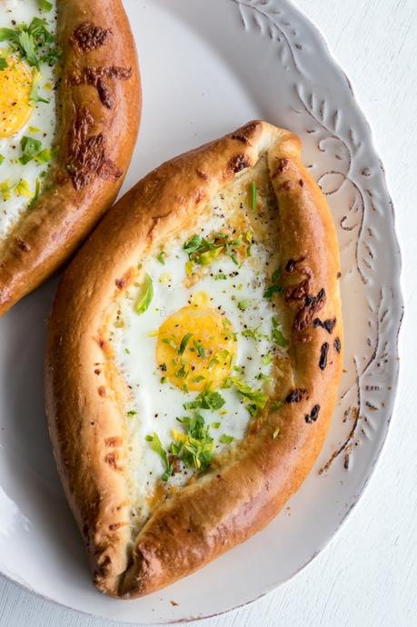 khachapuri, pan de queso y huevo de Georgia vía elgatogoloso.com