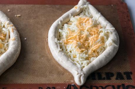 khachapuri, pan de queso y huevo de Georgia vía elgatogoloso.com