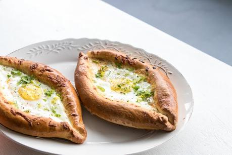 khachapuri, pan de queso y huevo de Georgia vía elgatogoloso.com