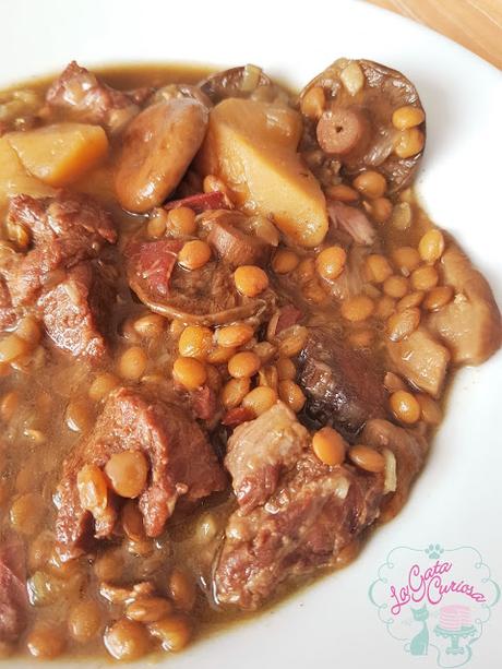 LENTEJAS CON PLUMA IBERICA Y BOLETUS