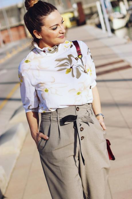 Pantalones paper bag con top floreado Pantalones paper bag con top floreado