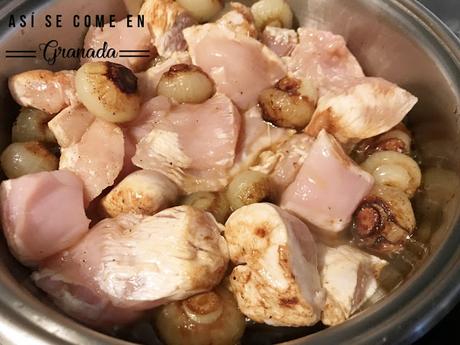 Pechuga con cebollitas y pasas Pechuga con cebollitas y pasas