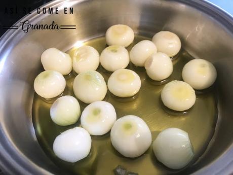 Pechuga con cebollitas y pasas Pechuga con cebollitas y pasas